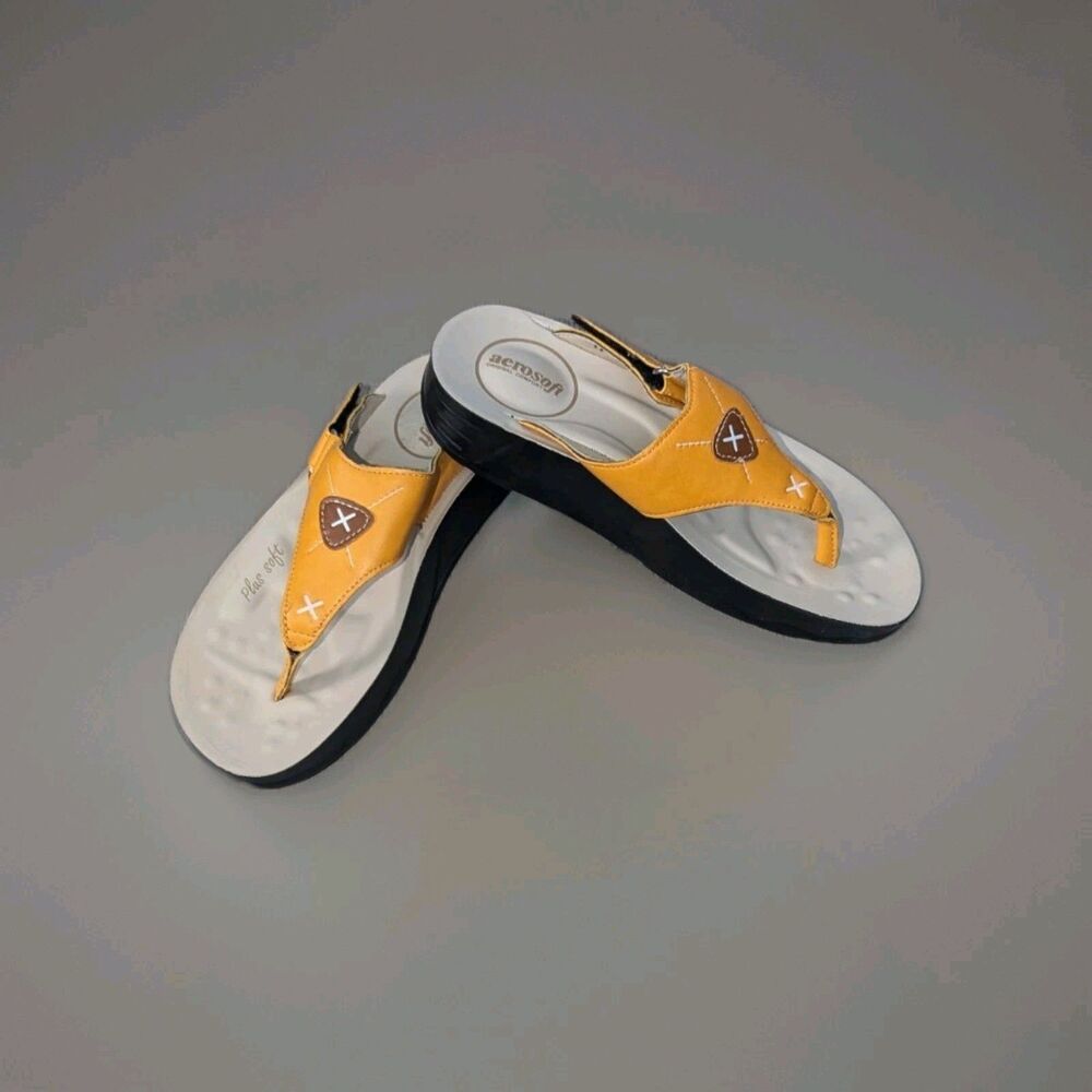 Aerosoft Women's Voyage "Yellow" Adjustable Thong Slide Platform Sandal Size 9
